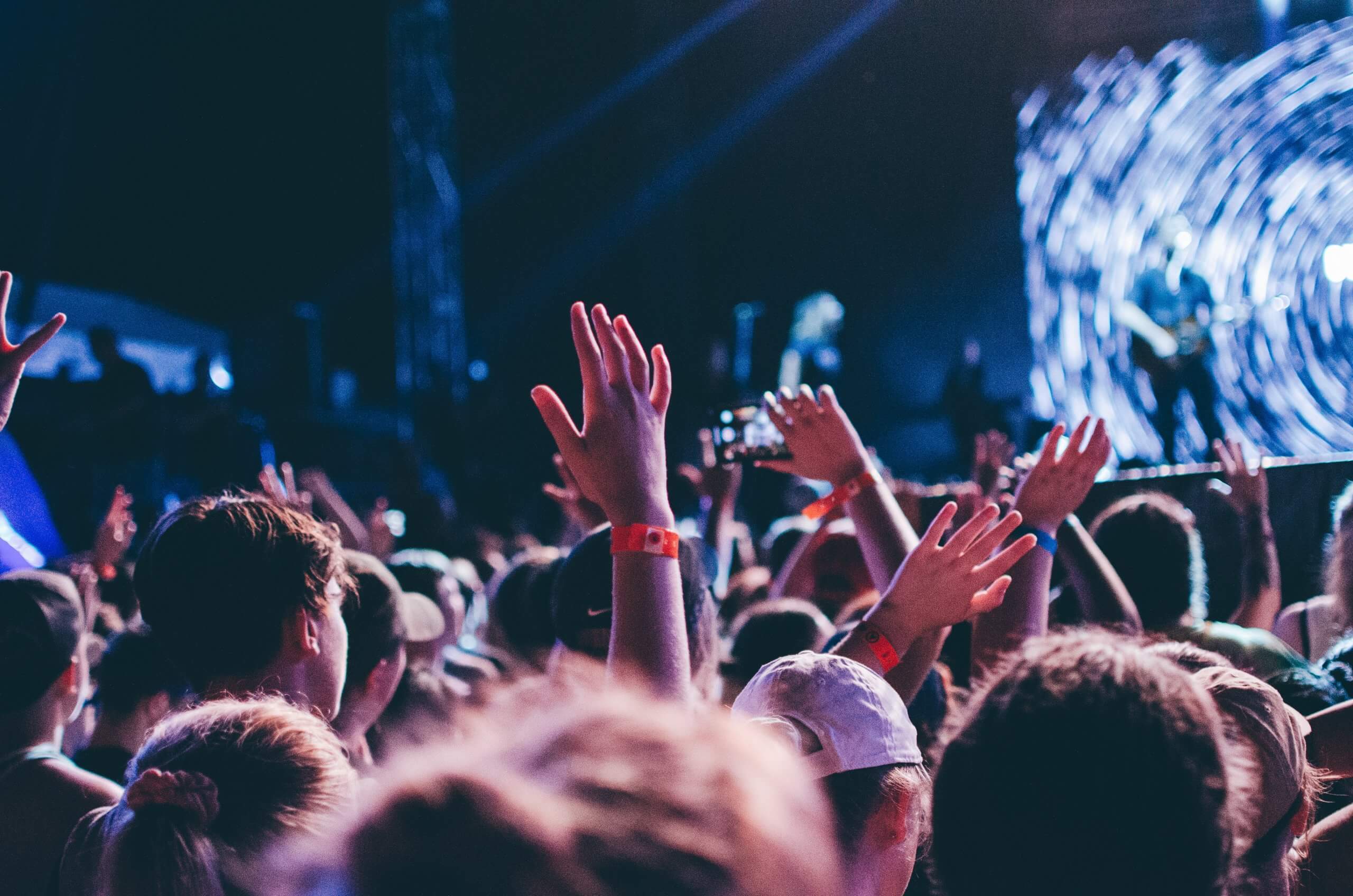 alex-bracken-RzULPgwqcuE-unsplash-scaled